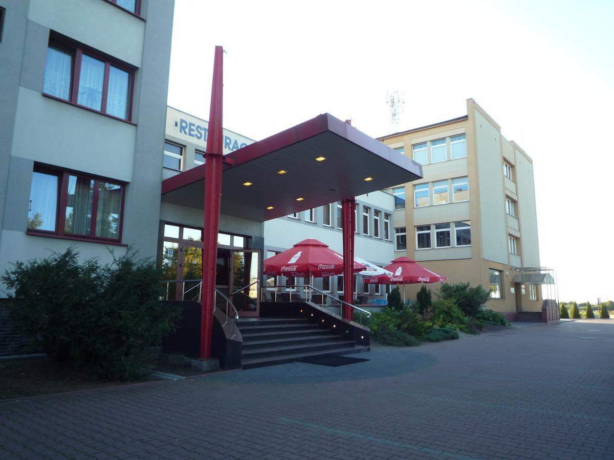 Carina Hotel Tczew Buitenkant foto