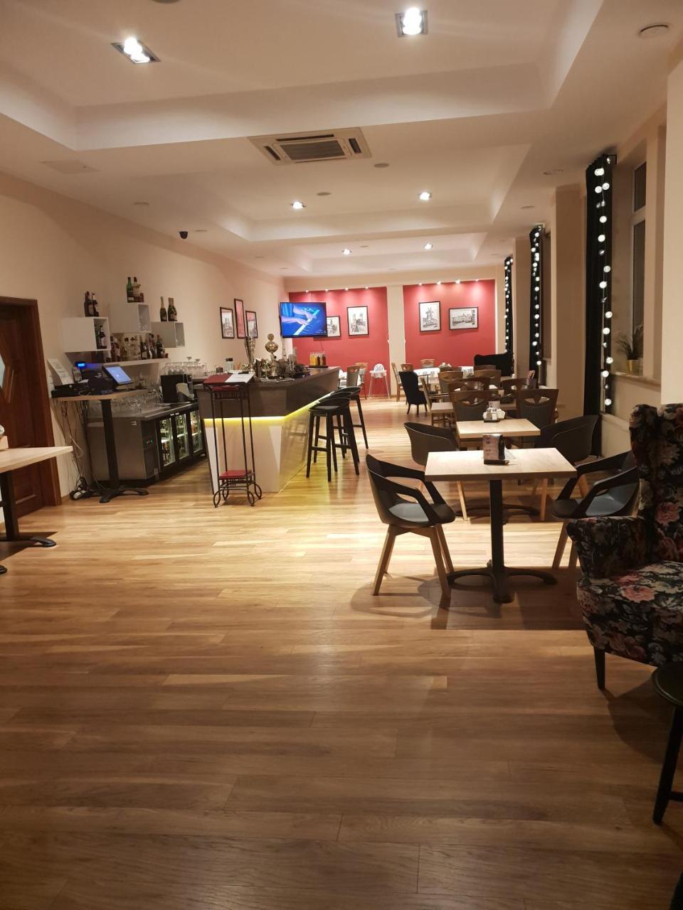 Carina Hotel Tczew Buitenkant foto